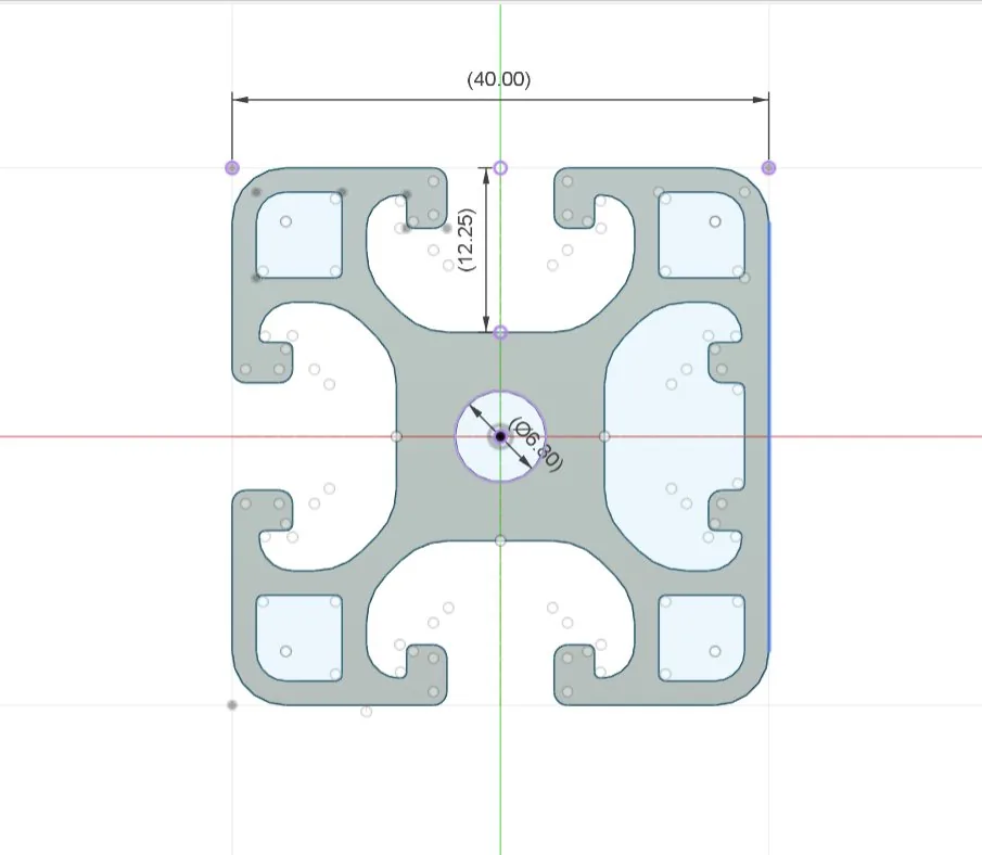 Boceto acotado en Fusion 360 de un perfil de aluminio con medidas de 40 mm y agujero de 6,30 mm
