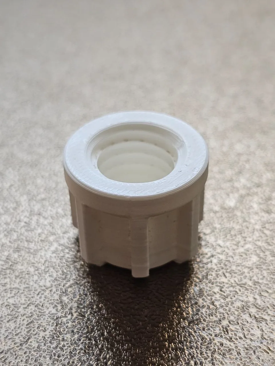 Prototipo funcional de un tapón roscado impreso en 3D
