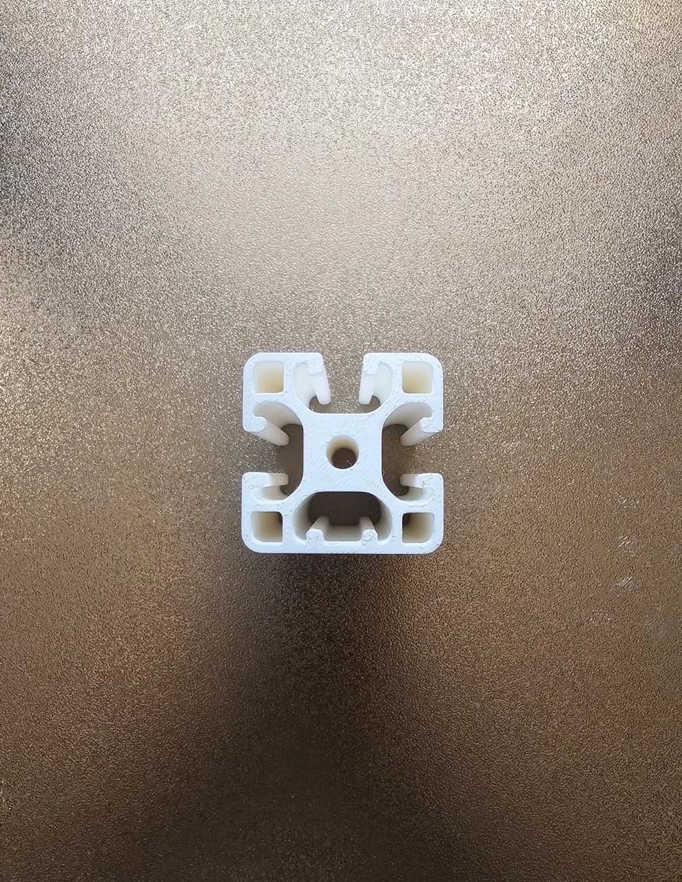Pieza de utillaje tipo perfil estructural impresa en 3D